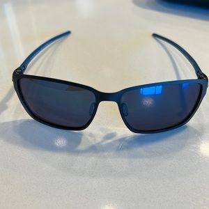 Blue Oakley sunglasses with hard case NO SCRATCHES
